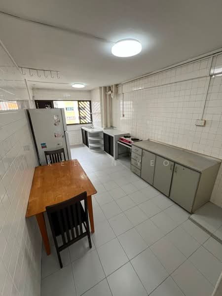 524 Ang Mo Kio Avenue 5, 524 Ang Mo Kio Avenue 5, 2 Bedrooms, 732 sqft, HDB Flat For Sale, by Kelvin Yeo, 500240591 - Kitchen - PropertyGuru.com.sg
