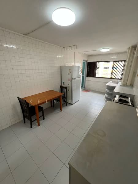 524 Ang Mo Kio Avenue 5, 524 Ang Mo Kio Avenue 5, 2 Bedrooms, 732 sqft, HDB Flat For Sale, by Kelvin Yeo, 500240591 - Kitchen - PropertyGuru.com.sg