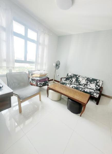 96B Henderson Road, 96B Henderson Road, 2 Bedrooms, 732 sqft, HDB Flat For Rent, by Ivy Lee, 500240606 - Living Room - PropertyGuru.com.sg
