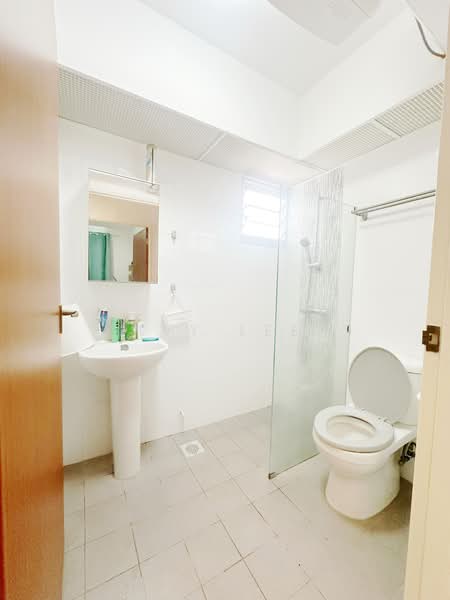 96B Henderson Road, 96B Henderson Road, 2 Bedrooms, 732 sqft, HDB Flat For Rent, by Ivy Lee, 500240606 - Bathroom - PropertyGuru.com.sg