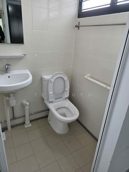 359 Bukit Batok Street 31, 359 Bukit Batok Street 31, Room Rental, 150 sqft, HDB Flat For Rent, by Ten Yuyu, 500240612 - Bathroom - PropertyGuru.com.sg