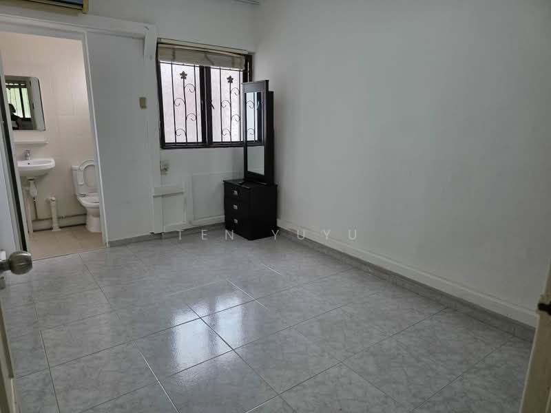 359 Bukit Batok Street 31, 359 Bukit Batok Street 31, Room Rental, 150 sqft, HDB Flat For Rent, by Ten Yuyu, 500240612 - Bathroom - PropertyGuru.com.sg
