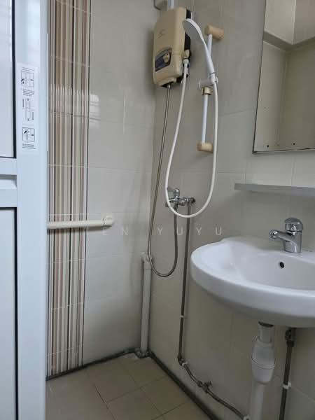 359 Bukit Batok Street 31, 359 Bukit Batok Street 31, Room Rental, 150 sqft, HDB Flat For Rent, by Ten Yuyu, 500240612 - Bathroom - PropertyGuru.com.sg