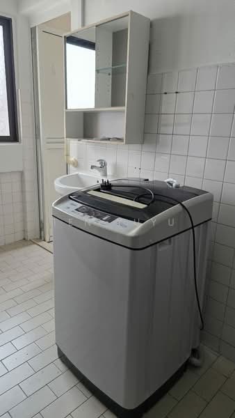 359 Bukit Batok Street 31, 359 Bukit Batok Street 31, Room Rental, 150 sqft, HDB Flat For Rent, by Ten Yuyu, 500240612 - Bathroom - PropertyGuru.com.sg