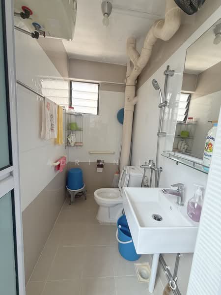 674 Hougang Avenue 8, 674 Hougang Avenue 8, Room Rental, 100 sqft, HDB Flat For Rent, by Adrian Lim, 500240646 - Bathroom - PropertyGuru.com.sg