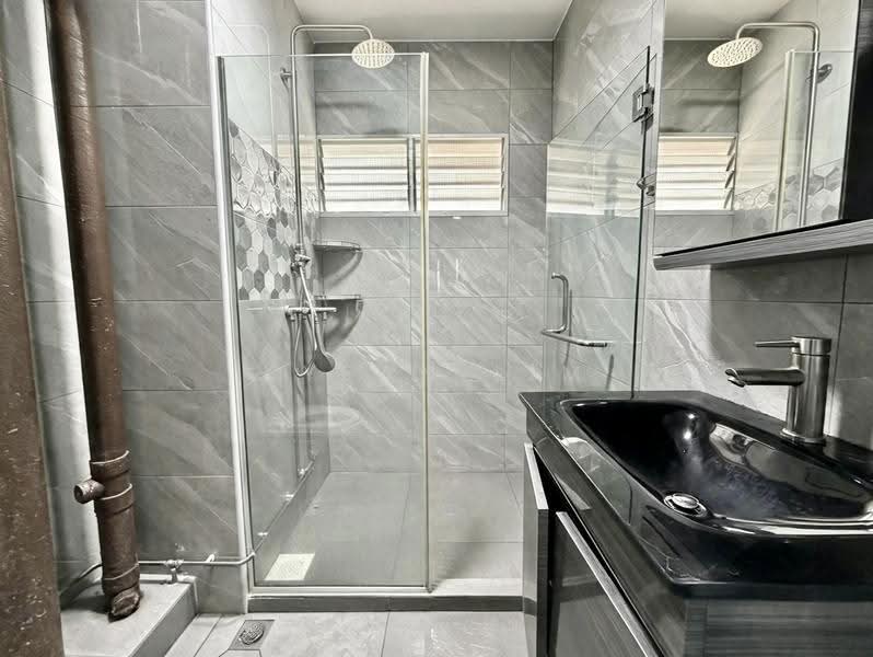 559 Jurong West Street 42, 559 Jurong West Street 42, 3 Bedrooms, 1,475 sqft, HDB Flat For Rent, by Kyean Lim, 500240661 - Bathroom - PropertyGuru.com.sg