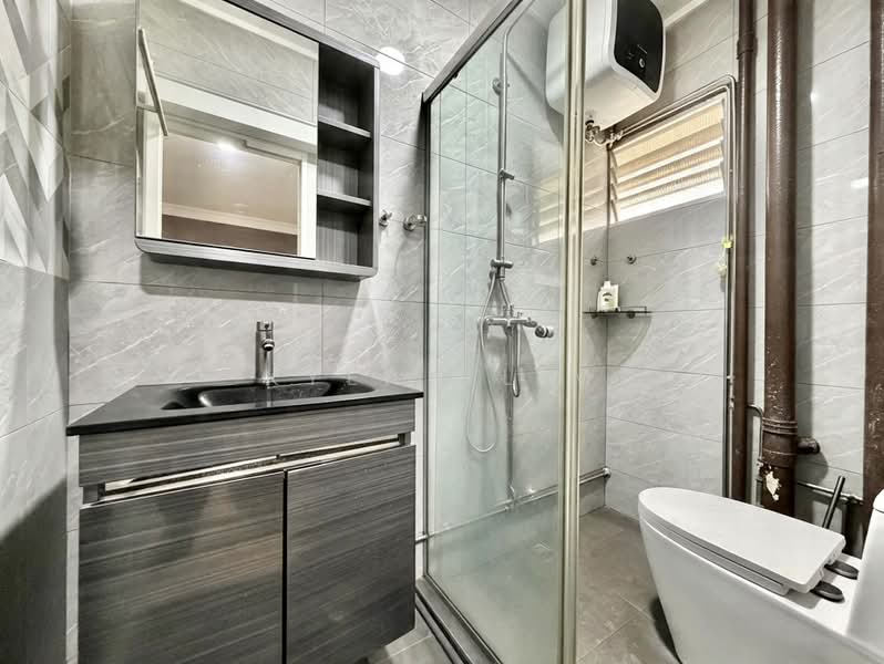 559 Jurong West Street 42, 559 Jurong West Street 42, 3 Bedrooms, 1,475 sqft, HDB Flat For Rent, by Kyean Lim, 500240661 - Bathroom - PropertyGuru.com.sg