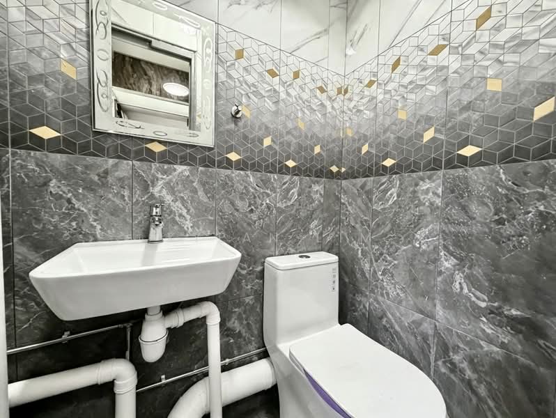 559 Jurong West Street 42, 559 Jurong West Street 42, 3 Bedrooms, 1,475 sqft, HDB Flat For Rent, by Kyean Lim, 500240661 - Bathroom - PropertyGuru.com.sg