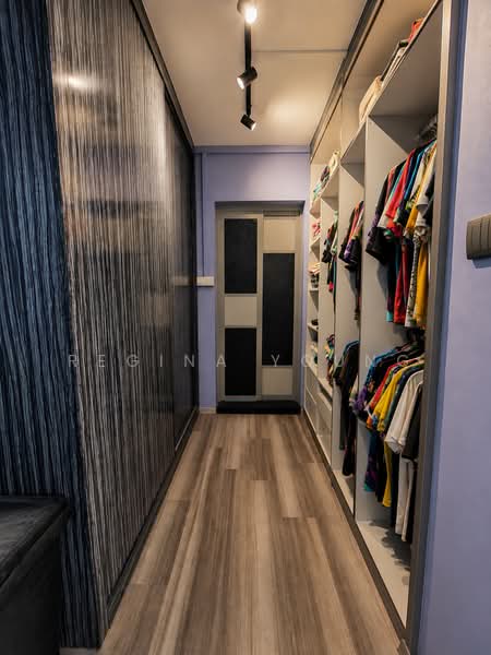 227A Compassvale Drive, 227A Compassvale Drive, 3 Bedrooms, 1,087 sqft, HDB Flat For Sale, by Regina Young, 500240672 - Walk in wardrobe - PropertyGuru.com.sg