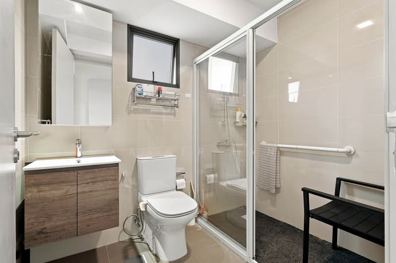 311B Clementi Avenue 4, 311B Clementi Avenue 4, 3 Bedrooms, 872 sqft, HDB Flat For Sale, by Xavier Tan, 500240682 - Bathroom - PropertyGuru.com.sg
