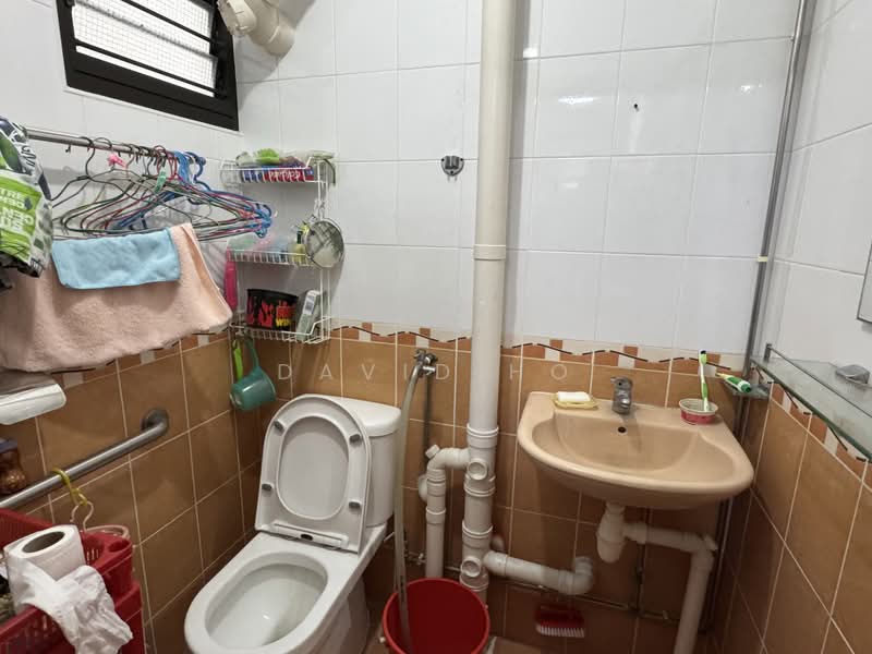 114 Ang Mo Kio Avenue 4, 114 Ang Mo Kio Avenue 4, 2 Bedrooms, 796 sqft, HDB Flat For Sale, by David Ho, 500240692 - Bathroom - PropertyGuru.com.sg