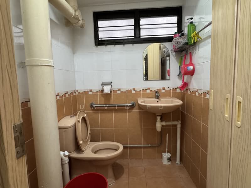 114 Ang Mo Kio Avenue 4, 114 Ang Mo Kio Avenue 4, 2 Bedrooms, 796 sqft, HDB Flat For Sale, by David Ho, 500240692 - Bathroom - PropertyGuru.com.sg