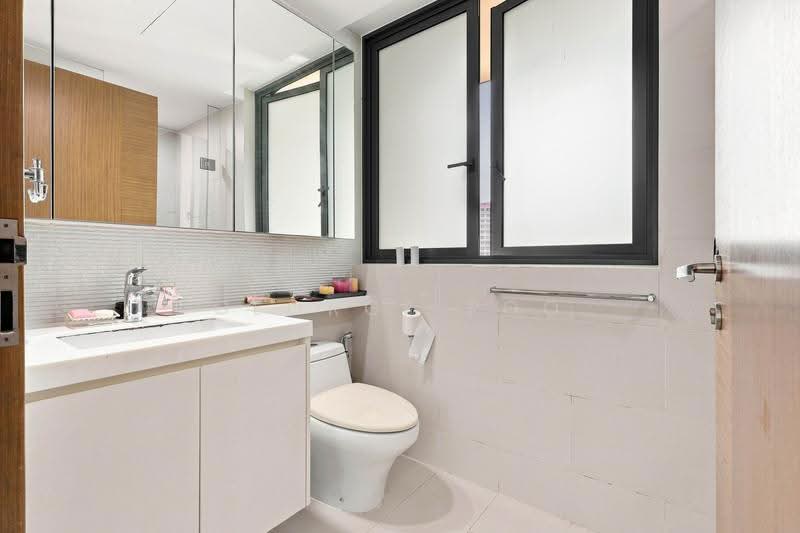 The Topiary, 11 Fernvale Lane, 3 Bedrooms, 1,087 sqft, Condominium For Sale, by George Poo, 500240724 - Bathroom - PropertyGuru.com.sg