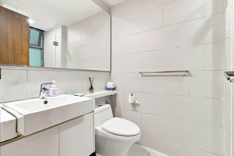 The Topiary, 11 Fernvale Lane, 3 Bedrooms, 1,087 sqft, Condominium For Sale, by George Poo, 500240724 - Bathroom - PropertyGuru.com.sg