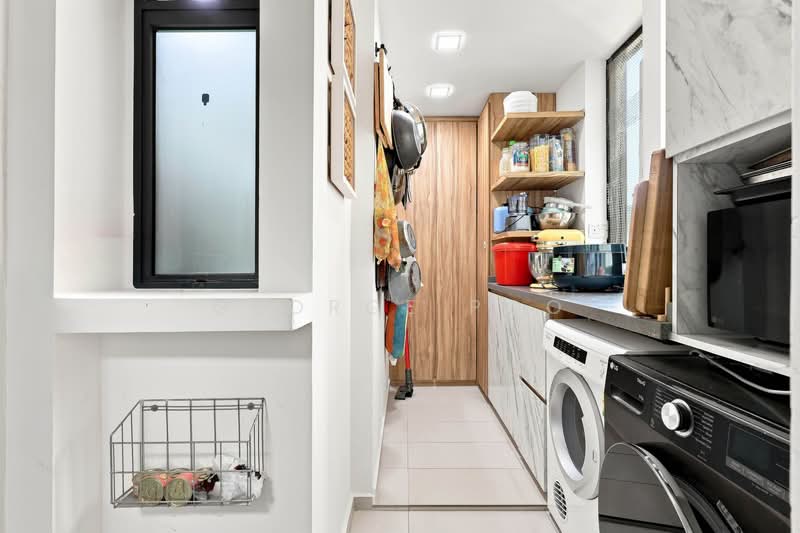 The Topiary, 11 Fernvale Lane, 3 Bedrooms, 1,087 sqft, Condominium For Sale, by George Poo, 500240724 - Kitchen - PropertyGuru.com.sg