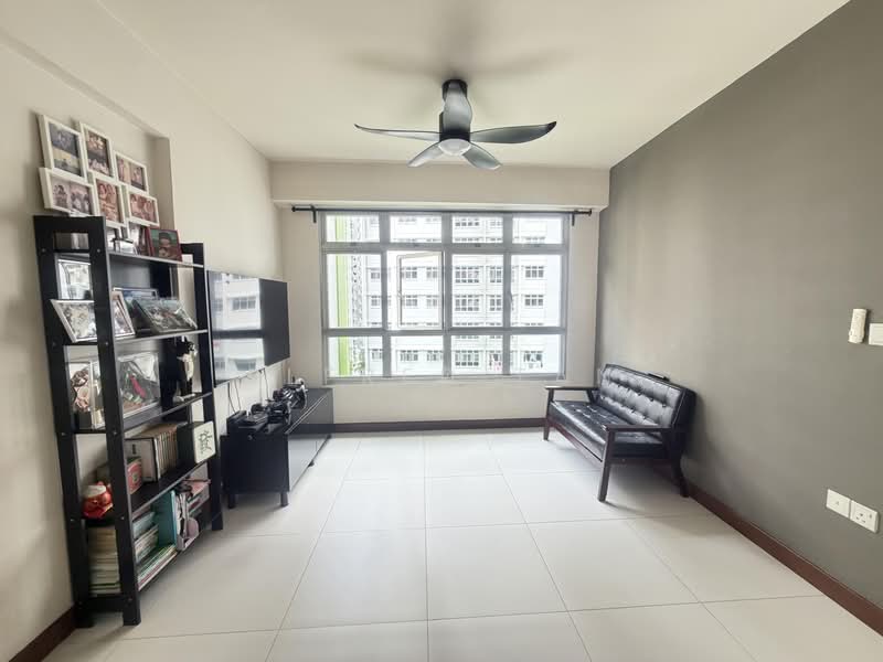 524B Tampines Central 7, 524B Tampines Central 7, 2 Bedrooms, 721 sqft, HDB Flat For Sale, by Alfred Tan, 500240747 - Living Room - PropertyGuru.com.sg