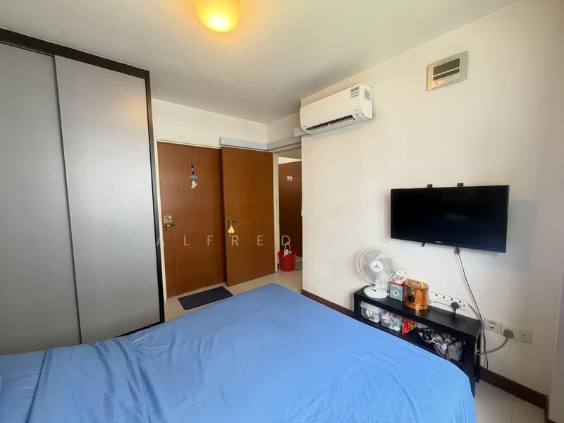 524B Tampines Central 7, 524B Tampines Central 7, 2 Bedrooms, 721 sqft, HDB Flat For Sale, by Alfred Tan, 500240747 - Master Bedroom - PropertyGuru.com.sg