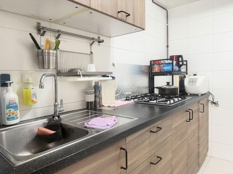 524B Tampines Central 7, 524B Tampines Central 7, 2 Bedrooms, 721 sqft, HDB Flat For Sale, by Alfred Tan, 500240747 - Kitchen - PropertyGuru.com.sg