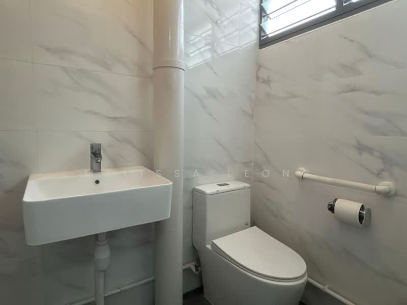 4 Toh Yi Drive, 4 Toh Yi Drive, 4 Bedrooms, 1,313 sqft, HDB Flat For Sale, by Melissa Leong, 500240798 - Common Bathroom - PropertyGuru.com.sg