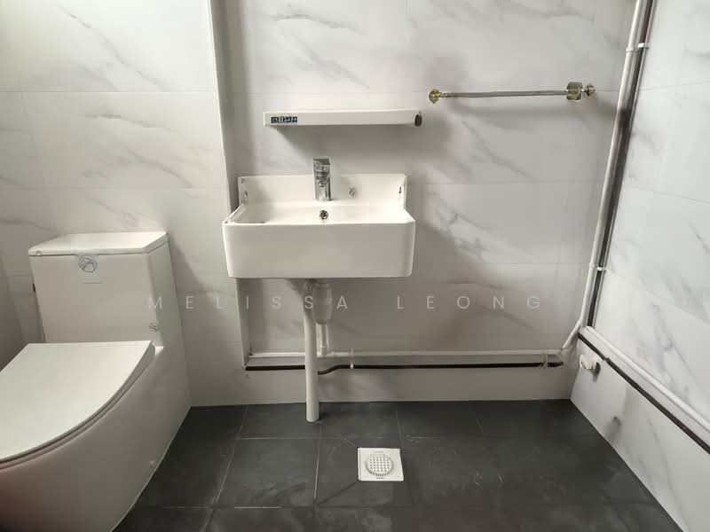 4 Toh Yi Drive, 4 Toh Yi Drive, 4 Bedrooms, 1,313 sqft, HDB Flat For Sale, by Melissa Leong, 500240798 - Master Bathroom - PropertyGuru.com.sg