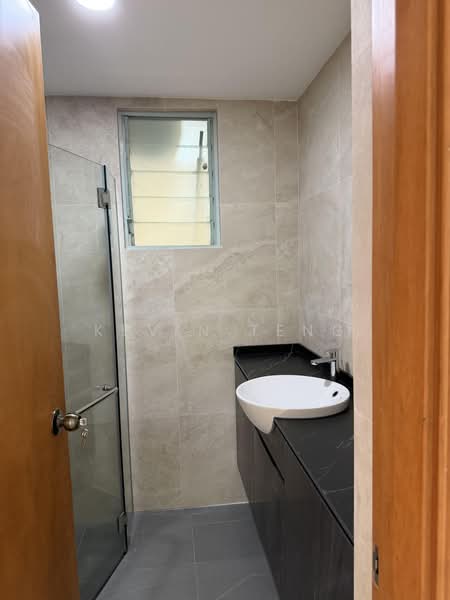 Guilin View, 26 Bukit Batok Street 52, 2 Bedrooms, 839 sqft, Condominium For Rent, by Kevin Teng, 500240809 - Common Bathroom - PropertyGuru.com.sg
