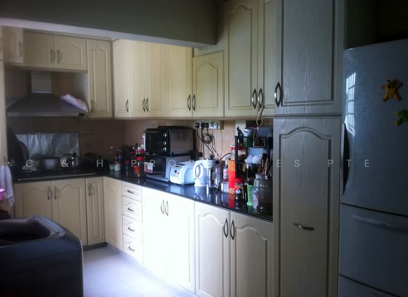 414 Commonwealth Avenue West, 414 Commonwealth Avenue West, 3 Bedrooms, 1,345 sqft, HDB Flat For Sale, by KELVIN, 500240817 - Kitchen - PropertyGuru.com.sg