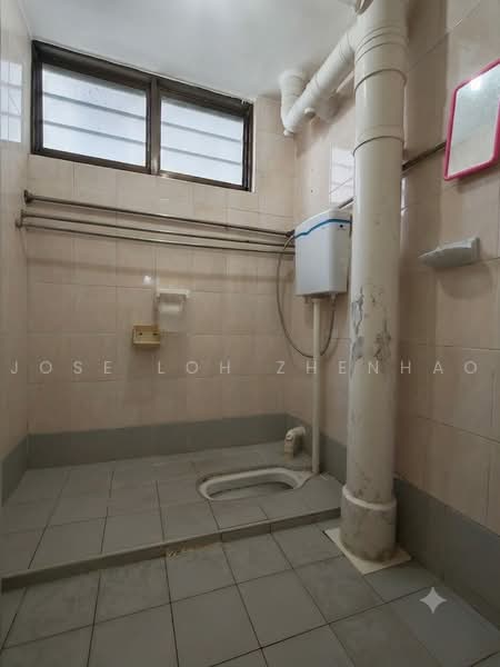 23 Hougang Avenue 3, 23 Hougang Avenue 3, 2 Bedrooms, 785 sqft, HDB Flat For Sale, by Jose Loh Zhenhao, 500240825 - Bathroom - PropertyGuru.com.sg
