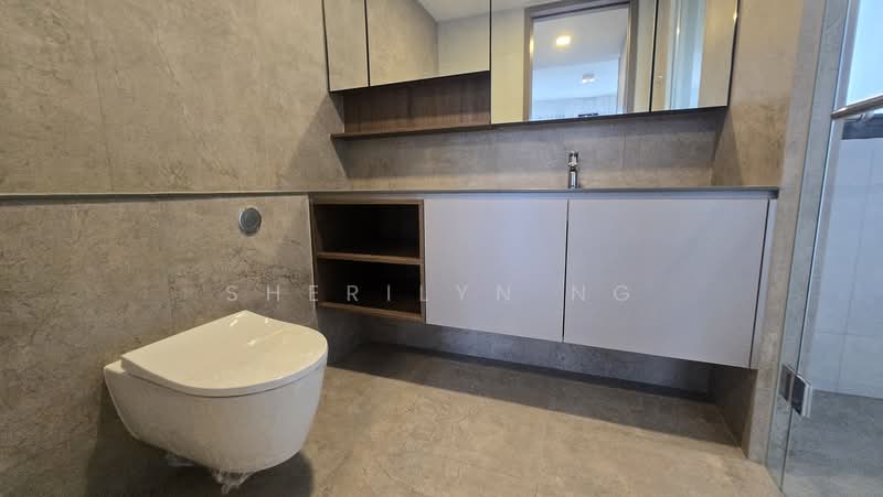 Norwood Grand, , 4 Bedrooms, 1,313 sqft, Condominium For Sale, by Sherilyn Ng, 500240841 - Master Bathroom - PropertyGuru.com.sg