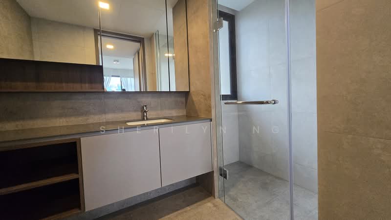 Norwood Grand, , 4 Bedrooms, 1,313 sqft, Condominium For Sale, by Sherilyn Ng, 500240841 - Master Bathroom - PropertyGuru.com.sg
