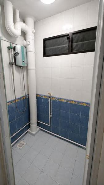 208 Boon Lay Place, 208 Boon Lay Place, 2 Bedrooms, 699 sqft, HDB Flat For Sale, by Teo Guo Qiang, 500240870 - Bathroom - PropertyGuru.com.sg
