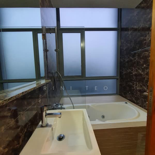 Viz at Holland, 221 Queensway, 3 Bedrooms, 947 sqft, Condominium For Sale, by Rini Teo, 500240876 - Bathroom - PropertyGuru.com.sg