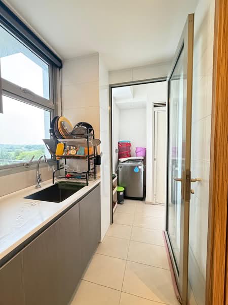FLO Residence, Punggol Field Walk, 4 Bedrooms, 1,227 sqft, Condominium For Rent, by Melina Yap, 500240898 - Kitchen - PropertyGuru.com.sg