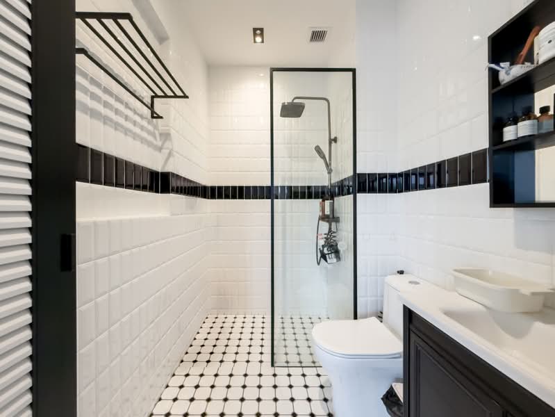 The Promenade @ Pelikat, 183 Jalan Pelikat, 3 Bedrooms, 1,389 sqft, Condominium For Sale, by Kelvin Chua, 500240904 - Master Bathroom - PropertyGuru.com.sg