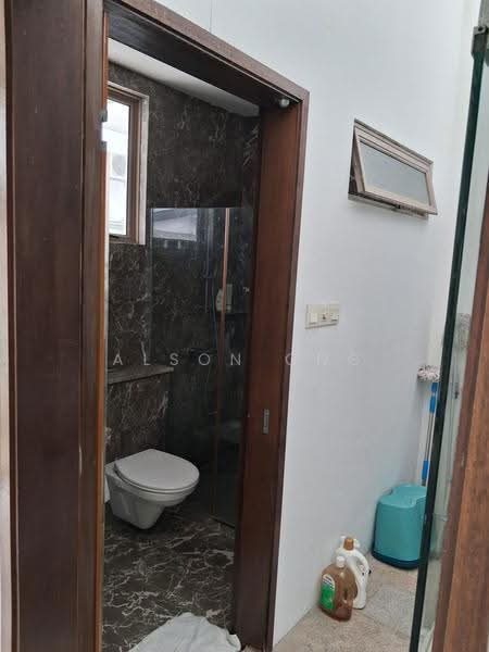 Bedok Terrace House Along Bedok South Road For Rent D15 Woo Mon Chew Road, , 3 Bedrooms, 2,350 sqft, Terraced House For Rent, by Alson Ong, 500240915 - Bathroom - PropertyGuru.com.sg