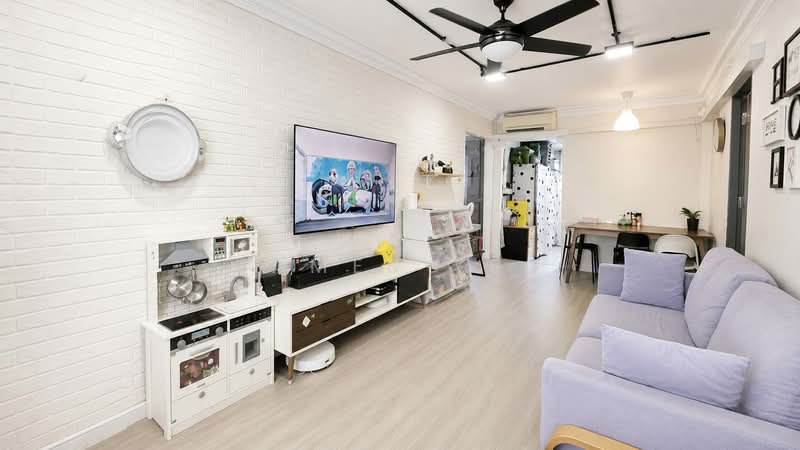 536 Jurong West Street 52, 536 Jurong West Street 52, 2 Bedrooms, 721 sqft, HDB Flat For Sale, by James Yeo, 500240955 - Living Room - PropertyGuru.com.sg