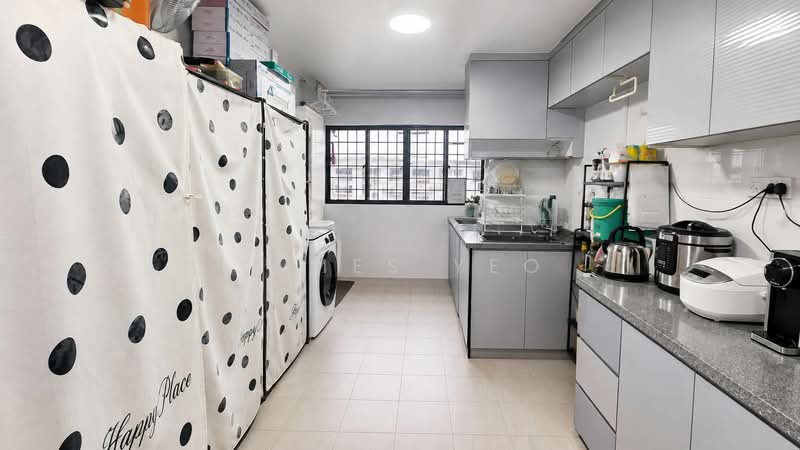 536 Jurong West Street 52, 536 Jurong West Street 52, 2 Bedrooms, 721 sqft, HDB Flat For Sale, by James Yeo, 500240955 - Kitchen - PropertyGuru.com.sg