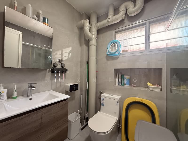 272 Pasir Ris Street 21, 272 Pasir Ris Street 21, 3 Bedrooms, 1,150 sqft, HDB Flat For Rent, by Lim Xin Ping, 500240965 - Bathroom - PropertyGuru.com.sg