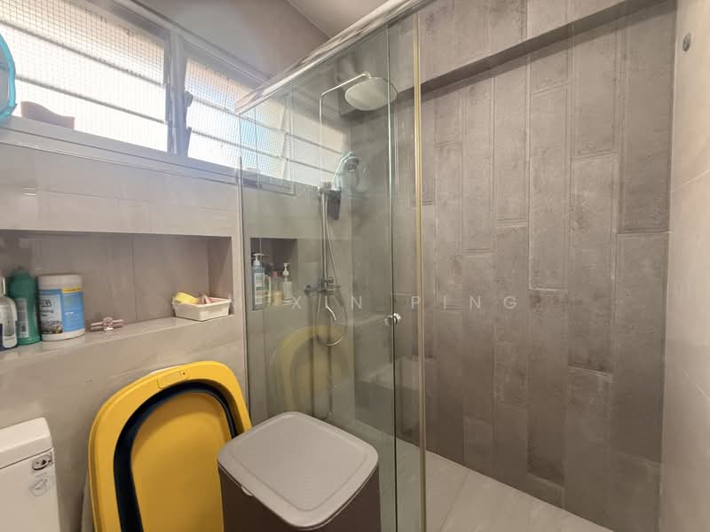 272 Pasir Ris Street 21, 272 Pasir Ris Street 21, 3 Bedrooms, 1,150 sqft, HDB Flat For Rent, by Lim Xin Ping, 500240965 - Bathroom - PropertyGuru.com.sg