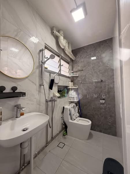 272 Pasir Ris Street 21, 272 Pasir Ris Street 21, 3 Bedrooms, 1,150 sqft, HDB Flat For Rent, by Lim Xin Ping, 500240965 - Bathroom - PropertyGuru.com.sg