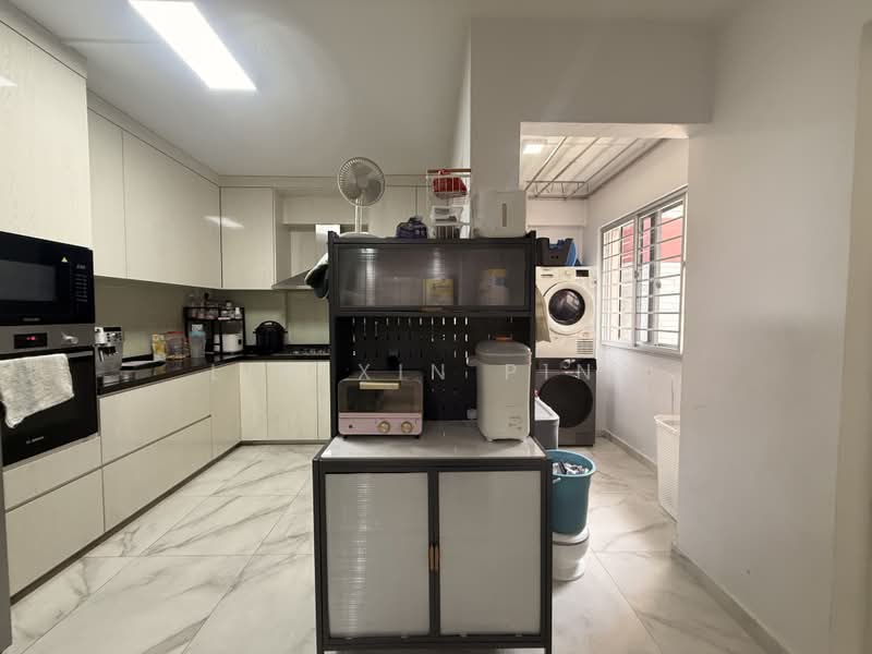 272 Pasir Ris Street 21, 272 Pasir Ris Street 21, 3 Bedrooms, 1,150 sqft, HDB Flat For Rent, by Lim Xin Ping, 500240965 - Kitchen - PropertyGuru.com.sg