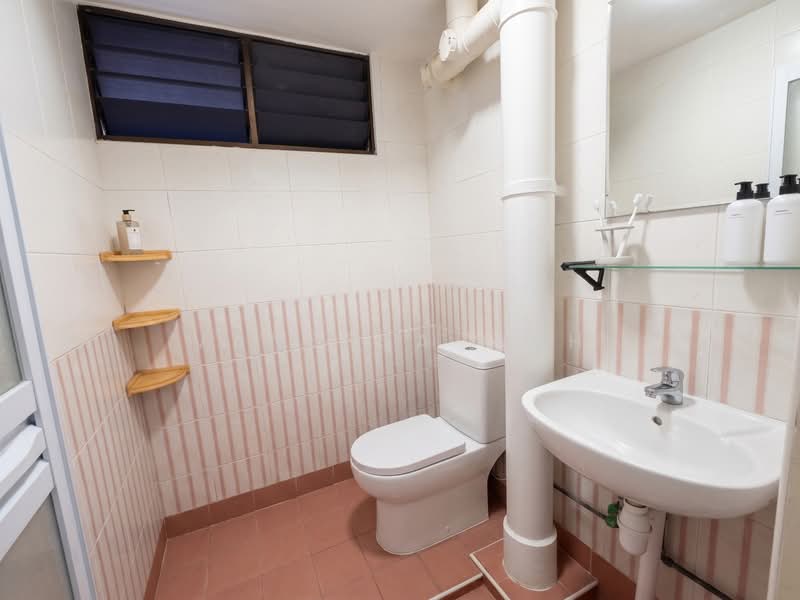 71 Bedok South Road, 71 Bedok South Road, 2 Bedrooms, 721 sqft, HDB Flat For Sale, by Vanessa Owh, 500241003 - Bathroom - PropertyGuru.com.sg