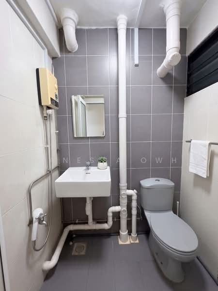 71 Bedok South Road, 71 Bedok South Road, 2 Bedrooms, 721 sqft, HDB Flat For Sale, by Vanessa Owh, 500241003 - Bathroom - PropertyGuru.com.sg