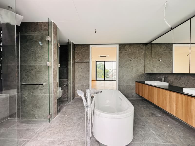 LANDED7772@BRAND NEW DETACHED WITH POOL, READY TO MOVE IN, Hong Kong Park, Sian Tuan Avenue, 5 Bedrooms, 11,600 sqft, Bungalow House For Sale, by K L Goh, 500241011 - Bathroom - PropertyGuru.com.sg