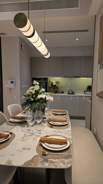 Concourse Skyline, 300 Beach Road, Beach Road / Bugis / Rochor, 3 Bedrooms, 1,668 sqft, Condominium For Sale, by Tan Shi Jie, 500241036 - Dining Room - PropertyGuru.com.sg