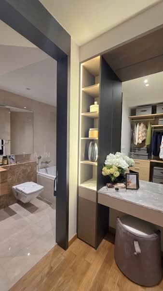 Concourse Skyline, 300 Beach Road, Beach Road / Bugis / Rochor, 3 Bedrooms, 1,668 sqft, Condominium For Sale, by Tan Shi Jie, 500241036 - Bathroom - PropertyGuru.com.sg