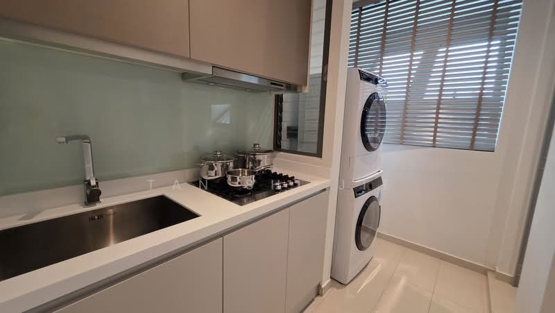 Concourse Skyline, 300 Beach Road, Beach Road / Bugis / Rochor, 3 Bedrooms, 1,668 sqft, Condominium For Sale, by Tan Shi Jie, 500241036 - Kitchen - PropertyGuru.com.sg