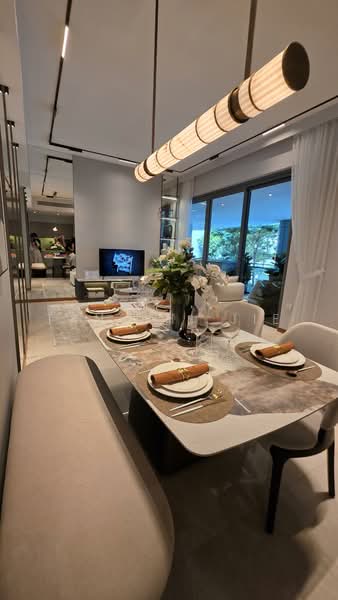 Concourse Skyline, 300 Beach Road, Beach Road / Bugis / Rochor, 3 Bedrooms, 1,668 sqft, Condominium For Sale, by Tan Shi Jie, 500241036 - Dining Room - PropertyGuru.com.sg