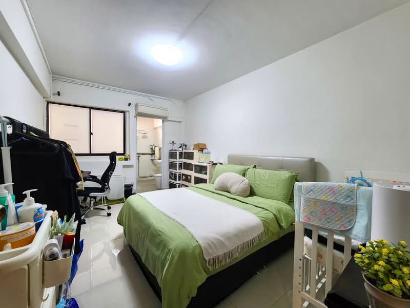 430 Jurong West Avenue 1, 430 Jurong West Avenue 1, 3 Bedrooms, 1,109 sqft, HDB Flat For Sale, by Shon Foong, 500241044 - Master Bedroom - PropertyGuru.com.sg