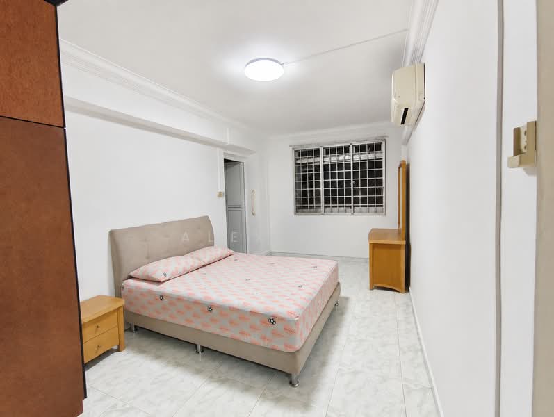 739 Jurong West Street 73, 739 Jurong West Street 73, 3 Bedrooms, 1,355 sqft, HDB Flat For Sale, by Alex Lim, 500241084 - Bedroom - PropertyGuru.com.sg