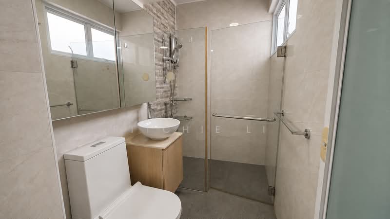 521 Hougang Avenue 6, 521 Hougang Avenue 6, 3 Bedrooms, 1,302 sqft, HDB Flat For Sale, by Ritchie Li, 500241098 - Bathroom - PropertyGuru.com.sg